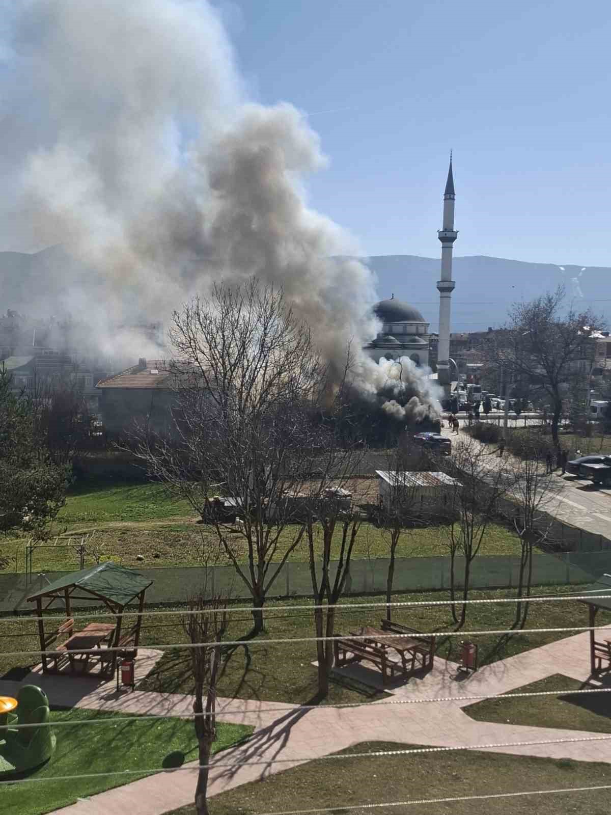 boluda mobilya atolyesiyle bitisikteki ev alevlere teslim oldu 7 fMBgthlt