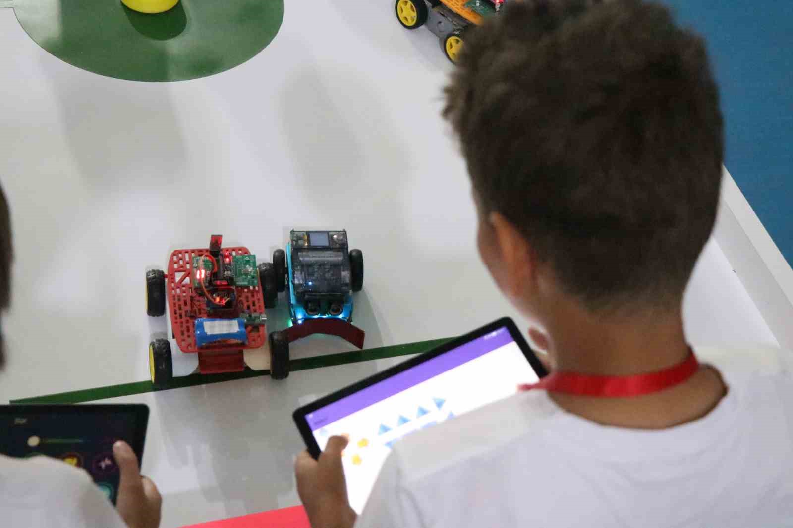 boluda ogrenciler tasarladiklari mini robotlarla yaristi 1 ZIbvsveH