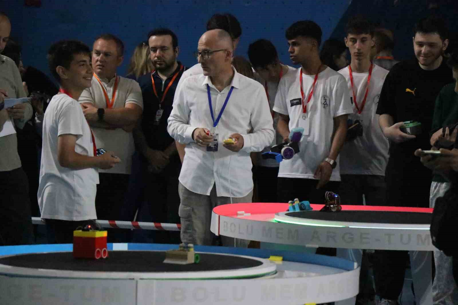 boluda ogrenciler tasarladiklari mini robotlarla yaristi 2 MrHQSfPO