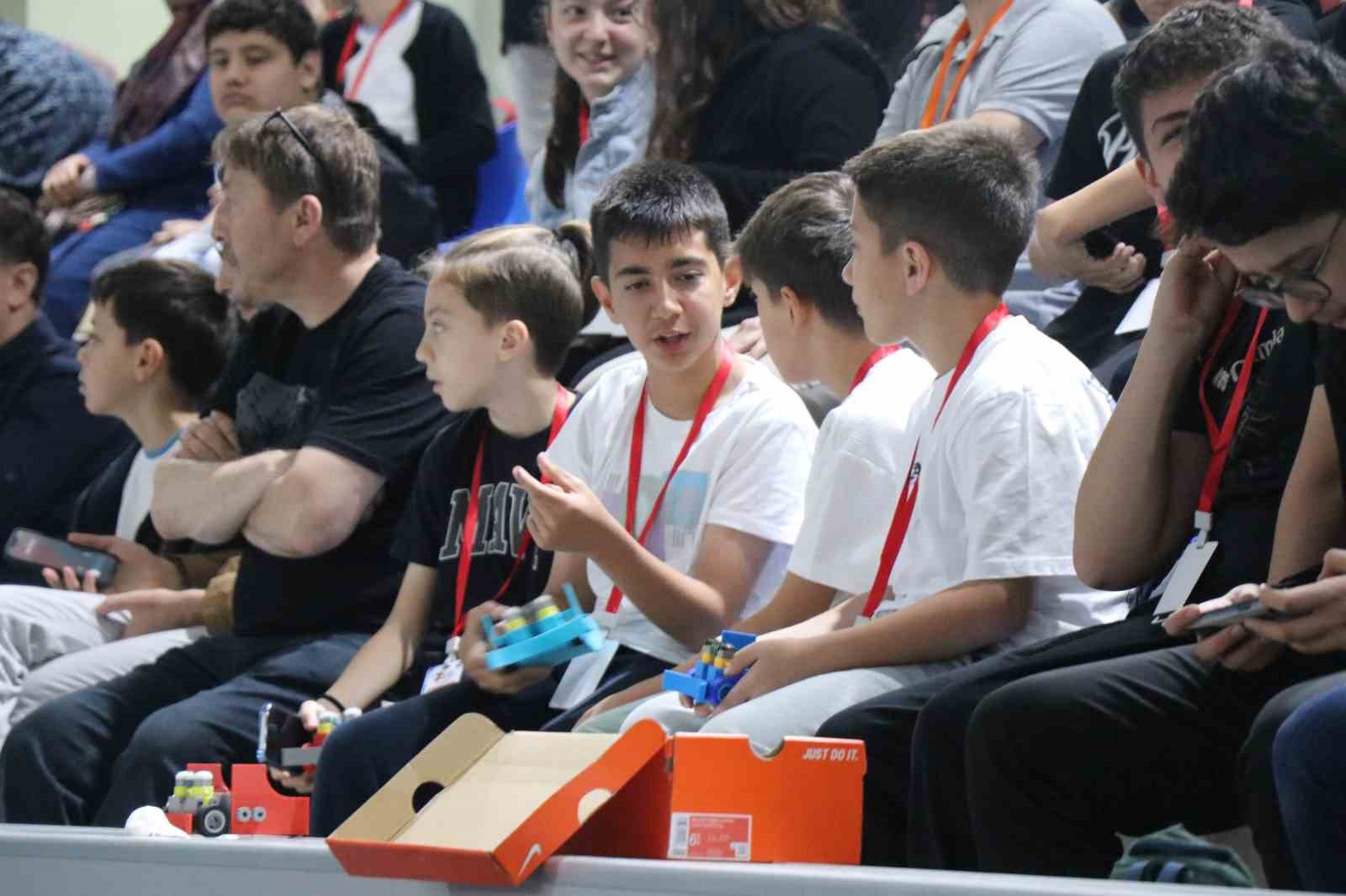 boluda ogrenciler tasarladiklari mini robotlarla yaristi 4 ieFy5uzE
