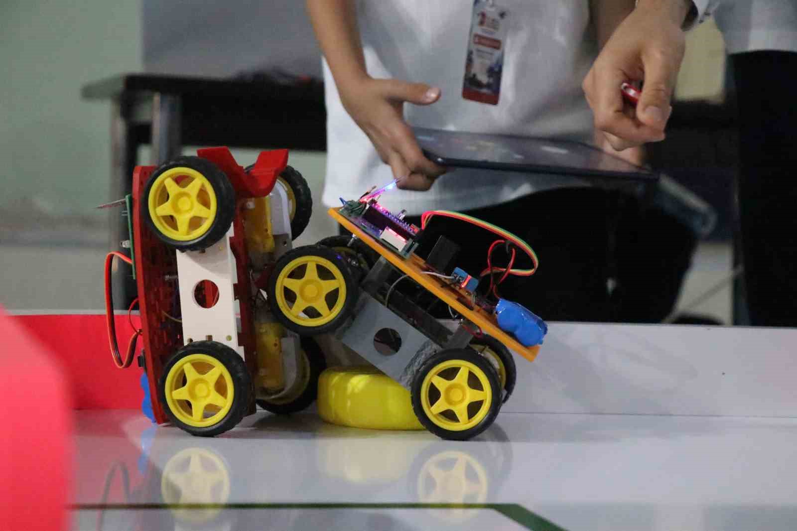 boluda ogrenciler tasarladiklari mini robotlarla yaristi 5 N8rHkIM3