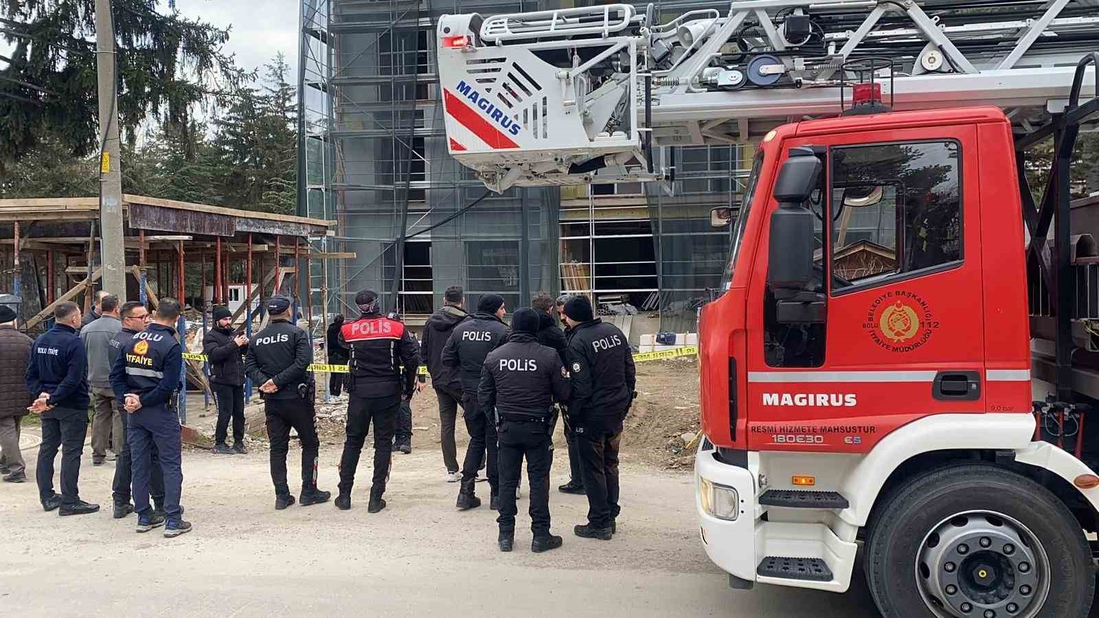 boluda okul insaatinda isciler parasini alamayinca catiya cikti 6 2CBainjU