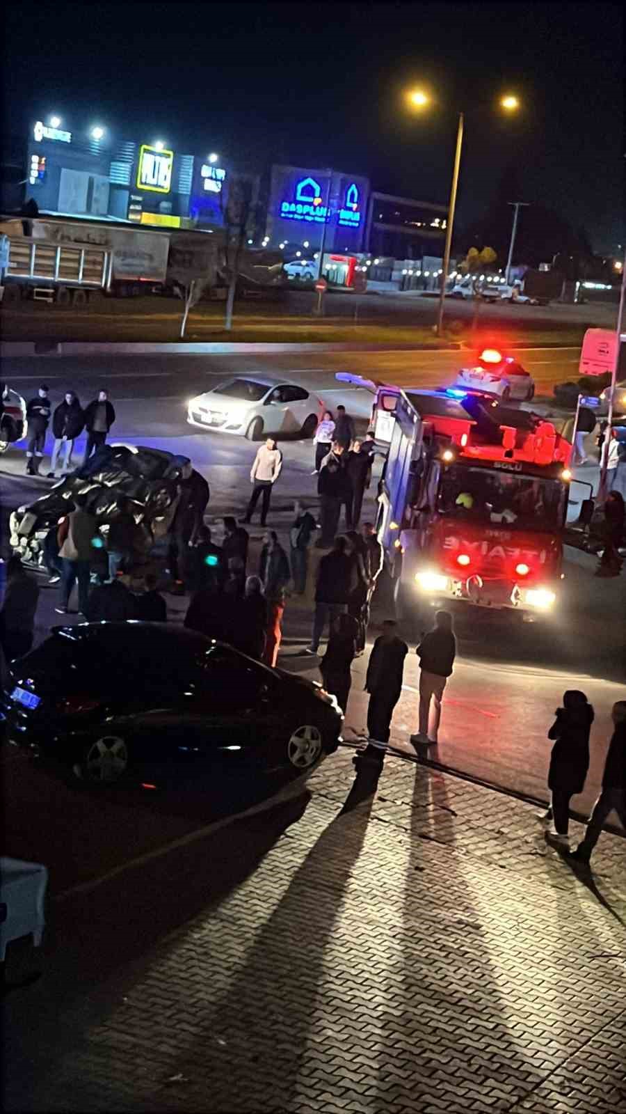 boluda once refuje ardindan elektrik diregine carpan otomobil tepetaklak oldu 1 yarali 5