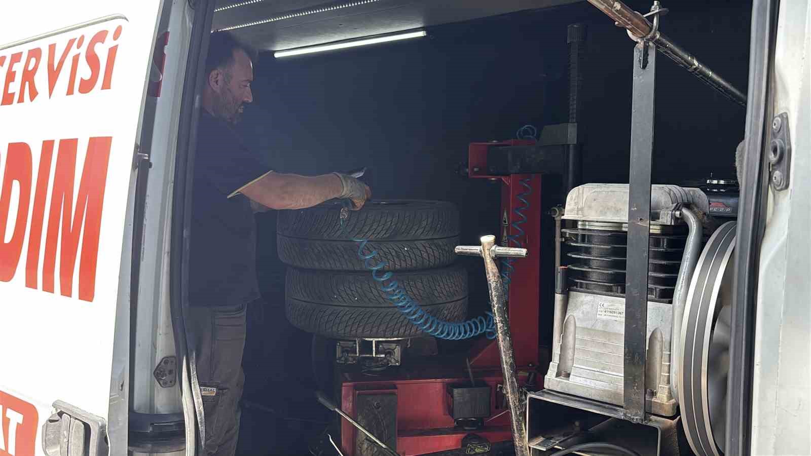 boluda onlarca surucu aliskanlik kurbani oldu 20ye yakin aracin lastigi patladi 0 MZPYG7Z5