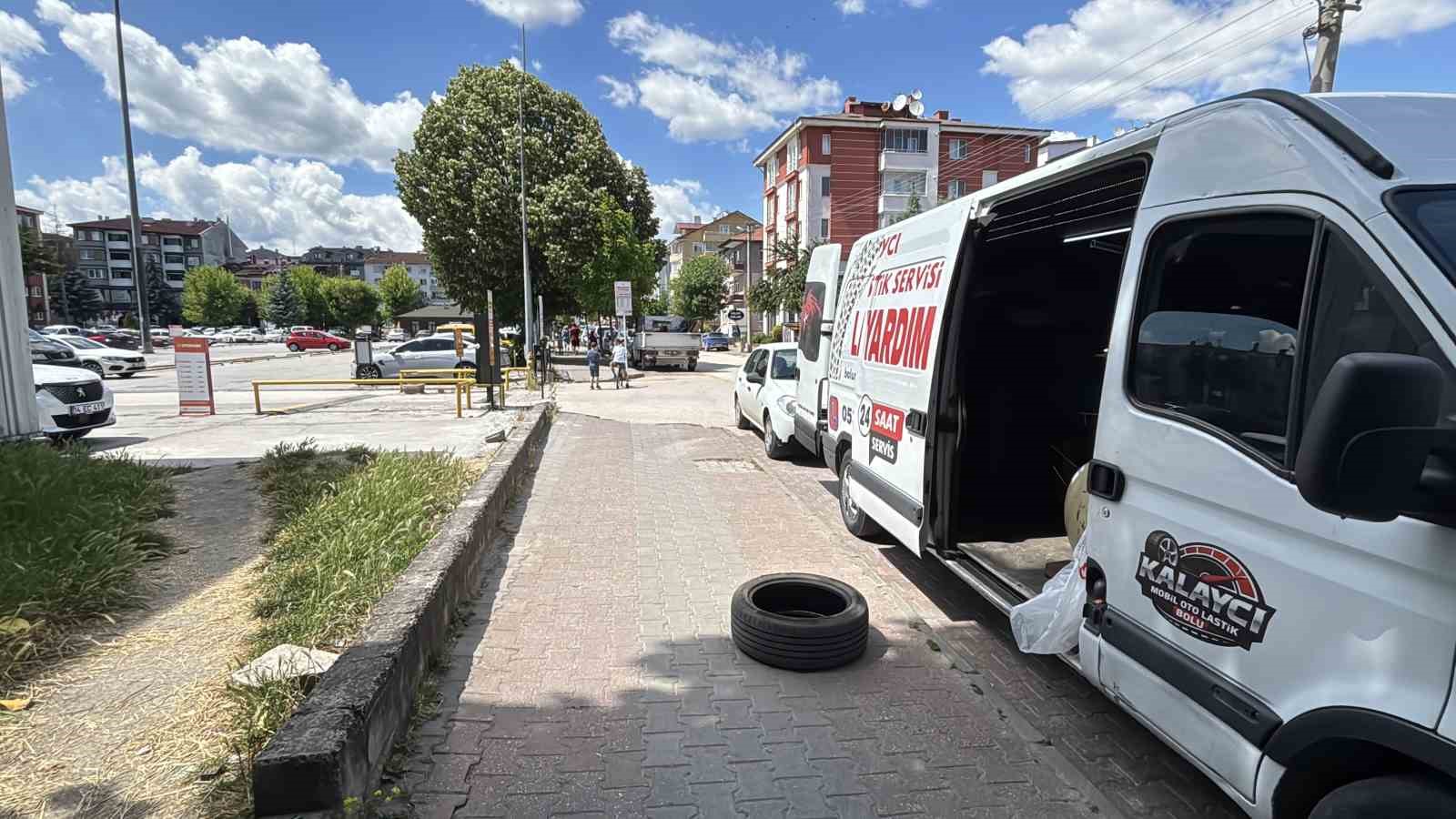 boluda onlarca surucu aliskanlik kurbani oldu 20ye yakin aracin lastigi patladi 1 Lm8S9HaU