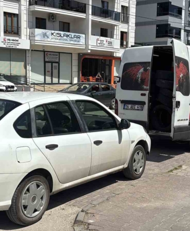 boluda-onlarca-surucu-aliskanlik-kurbani-oldu-20ye-yakin-aracin-lastigi-patladi-yetQ2Nqi.jpg