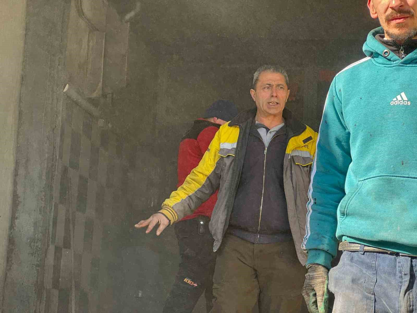 Bolu’da oto kuaför dükkanında çıkan yangın paniğe neden oldu 4 boluda oto kuafor dukkaninda cikan yangin panige neden oldu 0 Ov1tuEnY