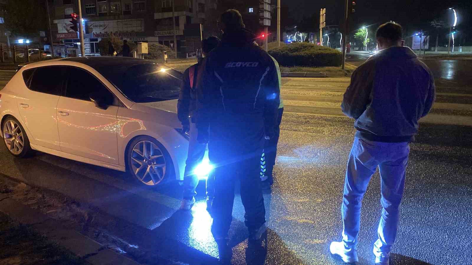 boluda otomobil ile motosiklet carpisti 1 yarali 1 TQ5N97pM