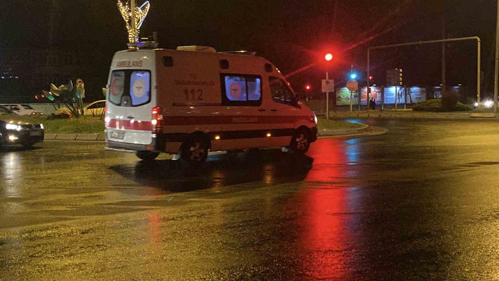 boluda otomobil ile motosiklet carpisti 1 yarali 3 VsAlz2lT