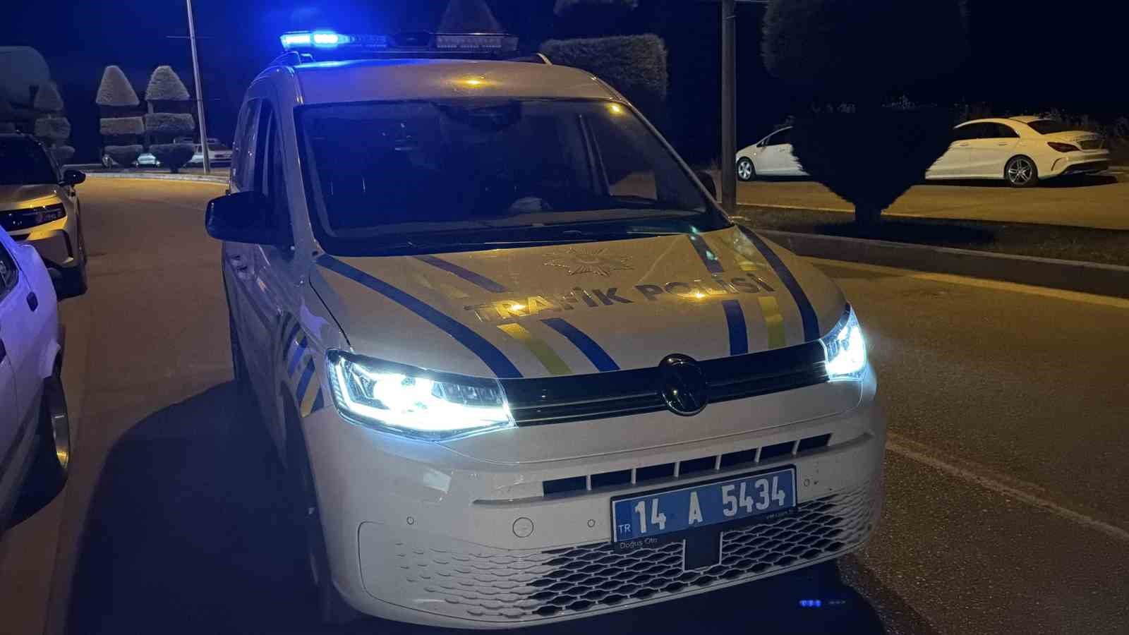 boluda otomobille carpisan motosiklet surucusu yaralandi 3 vNDFdTL5