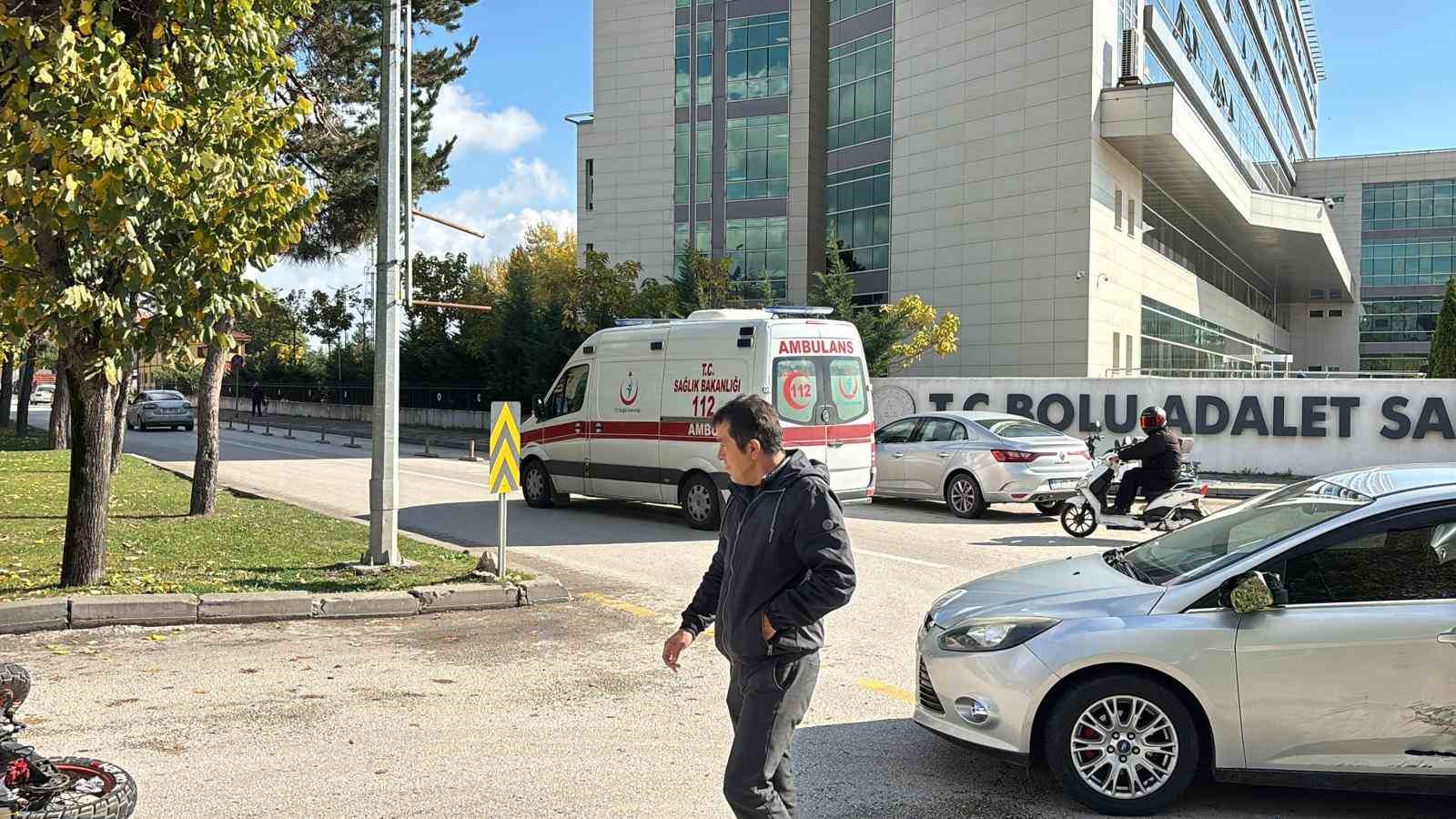 boluda otomobille motosiklet carpisti 1 yarali 2 6PymXbMr