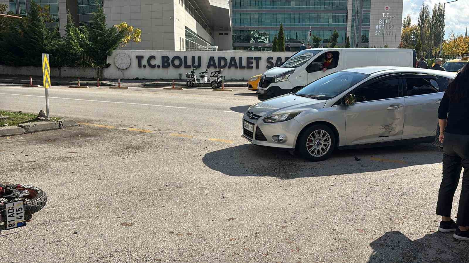 boluda otomobille motosiklet carpisti 1 yarali 4 IhfhpauF