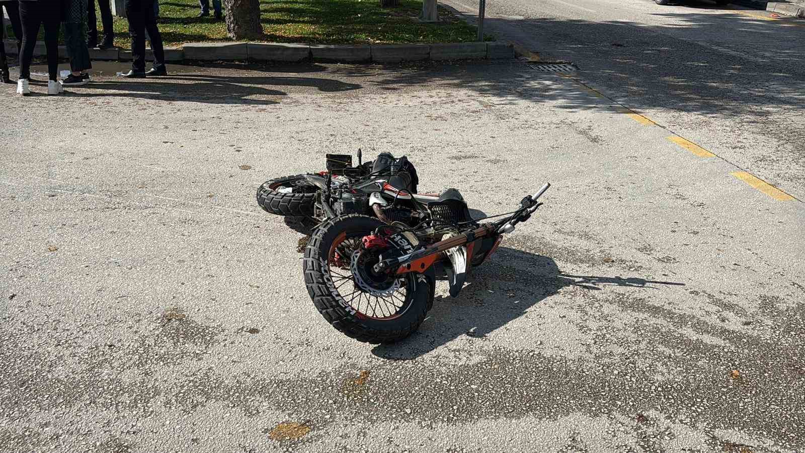 boluda otomobille motosiklet carpisti 1 yarali 5 Vl8qI2C8