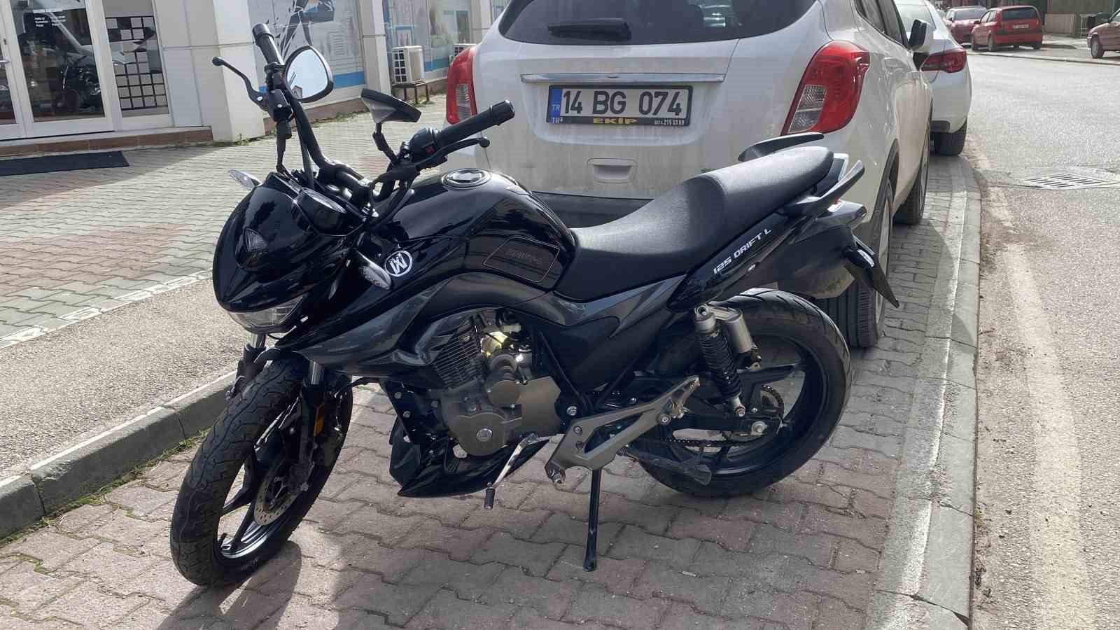 Bolu’da otomobille motosiklet kafa kafaya çarpıştı: 1 yaralı 8 boluda otomobille motosiklet kafa kafaya carpisti 1 yarali 4 m82jjDzq