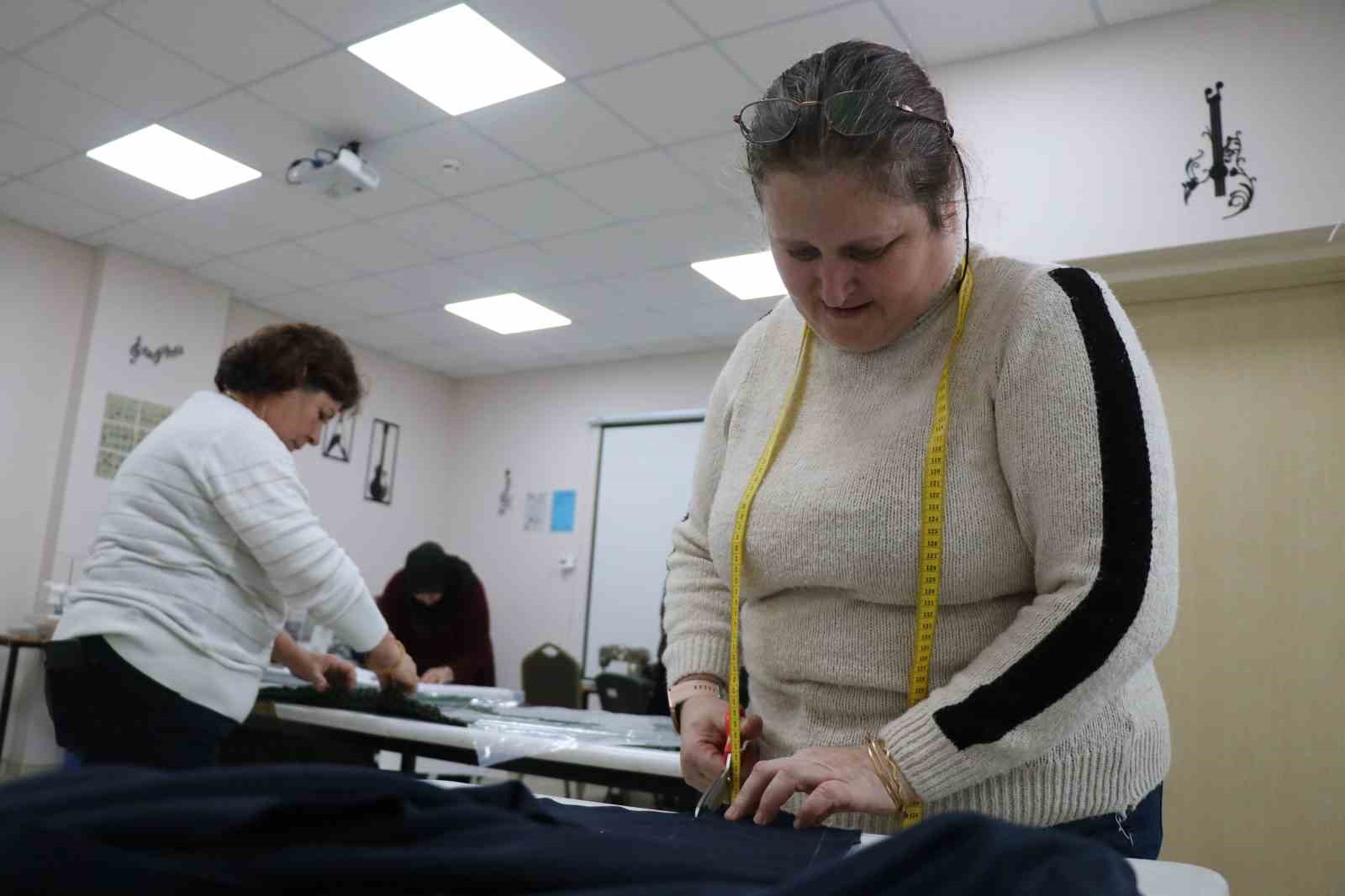 boluda ozel cocuklar egitim alirken anneleri el emegi urunler uretiyor 0 ugQR8CRS