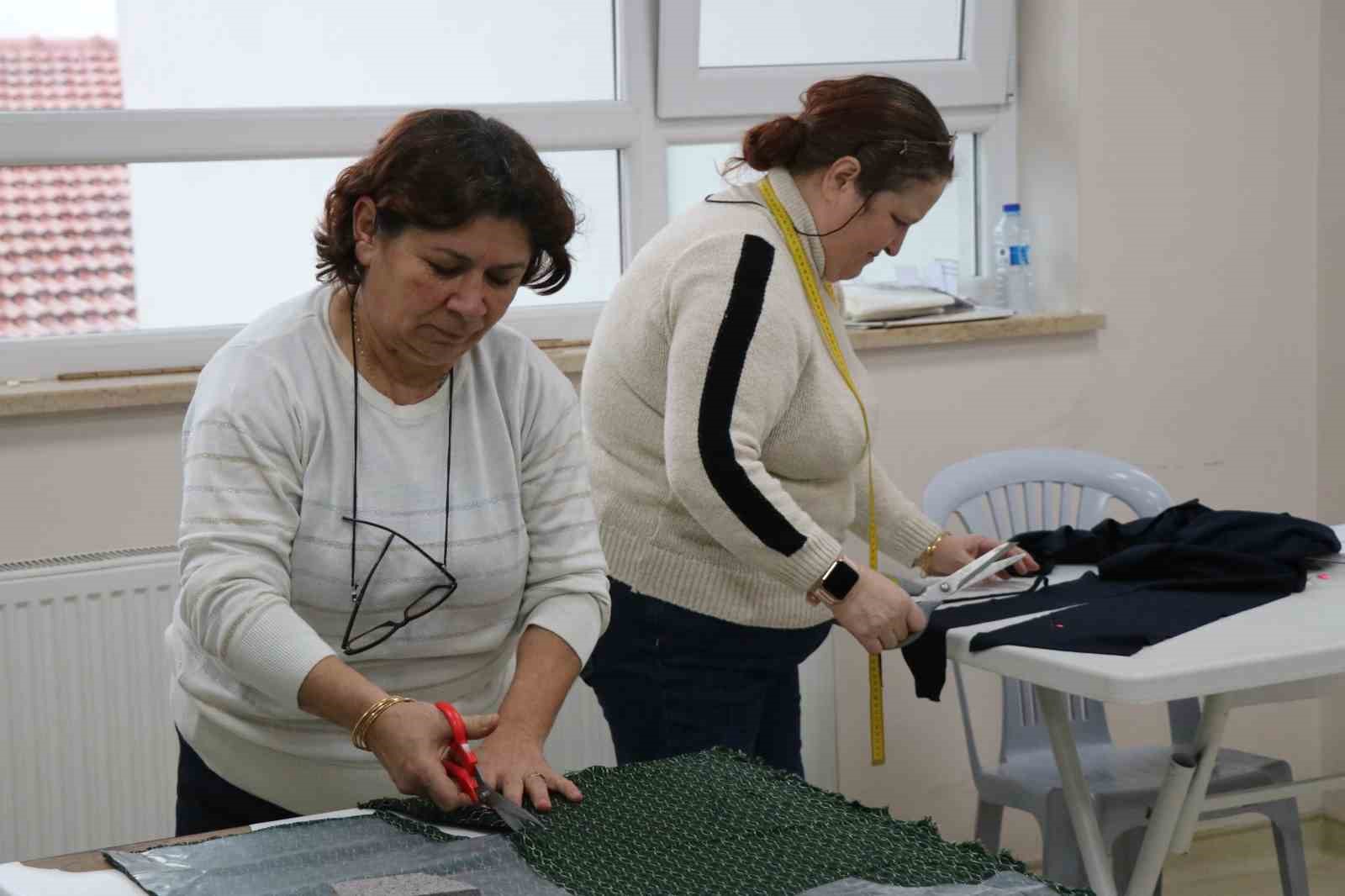 boluda ozel cocuklar egitim alirken anneleri el emegi urunler uretiyor 1 FvpSqD4i