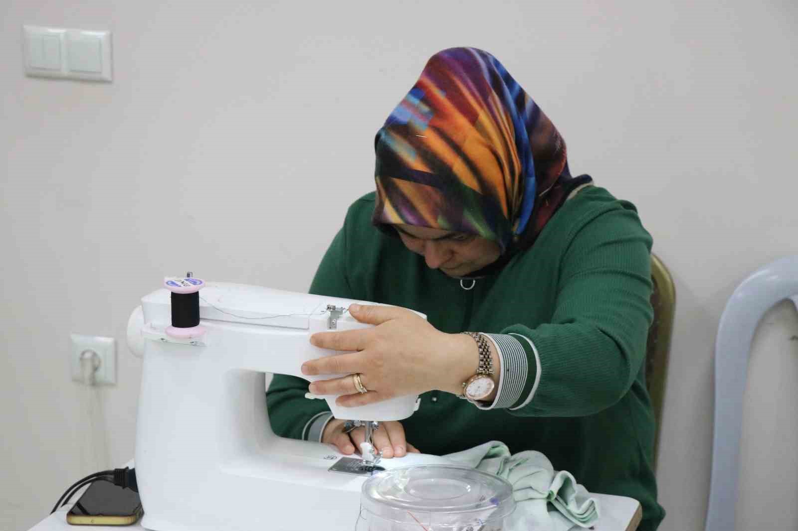 boluda ozel cocuklar egitim alirken anneleri el emegi urunler uretiyor 5 dUulmqCb