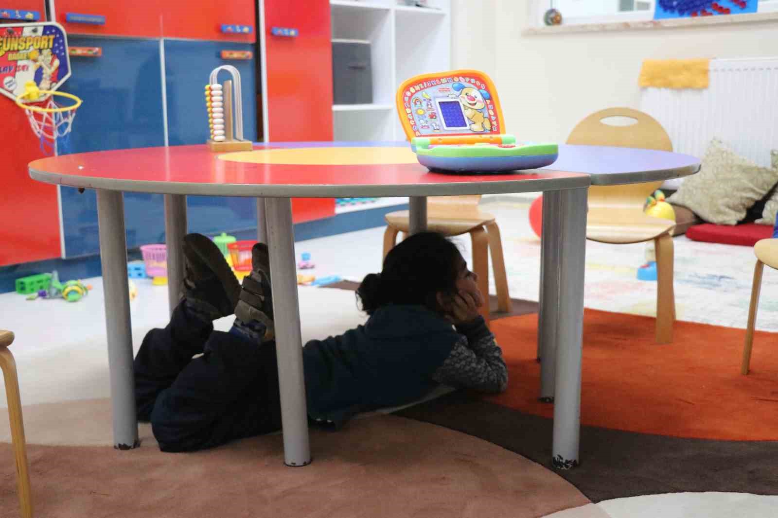 boluda ozel cocuklar egitim alirken anneleri el emegi urunler uretiyor 6