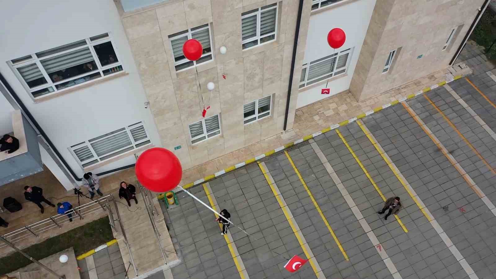 boluda ozel ogrencilerden anlamli bayrak koreografisi 4 abSbVfEC