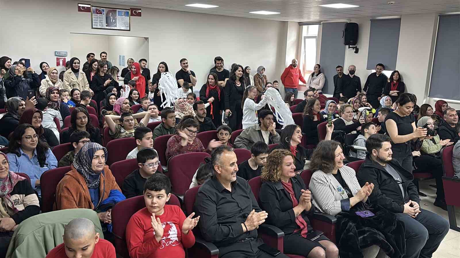 boluda ozel ogrencilerden renkli kutlama darbuka sovu alkis aldi 1 znBaiBuP