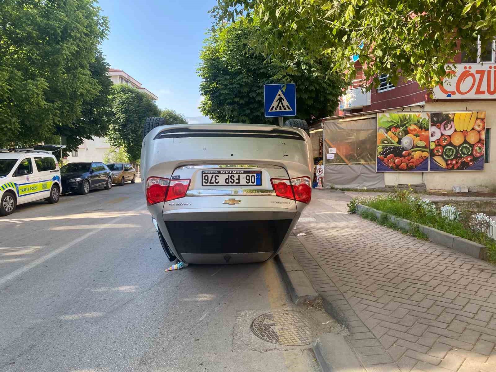 boluda park halindeki cipe carpan otomobil takla atti 1 yarali 1 g3NH3cE1