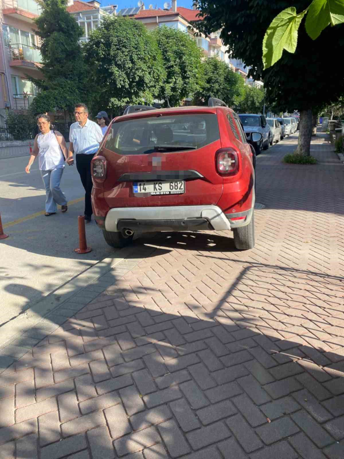 boluda park halindeki cipe carpan otomobil takla atti 1 yarali 3