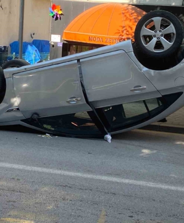 boluda-park-halindeki-cipe-carpan-otomobil-takla-atti-1-yarali-i4QHfRzS.jpg