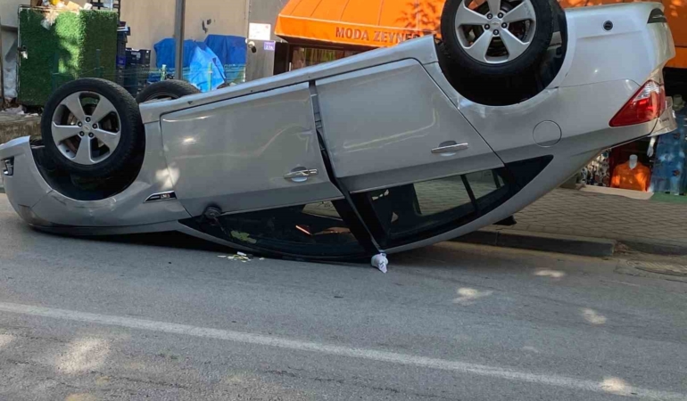 boluda-park-halindeki-cipe-carpan-otomobil-takla-atti-1-yarali-i4QHfRzS.jpg