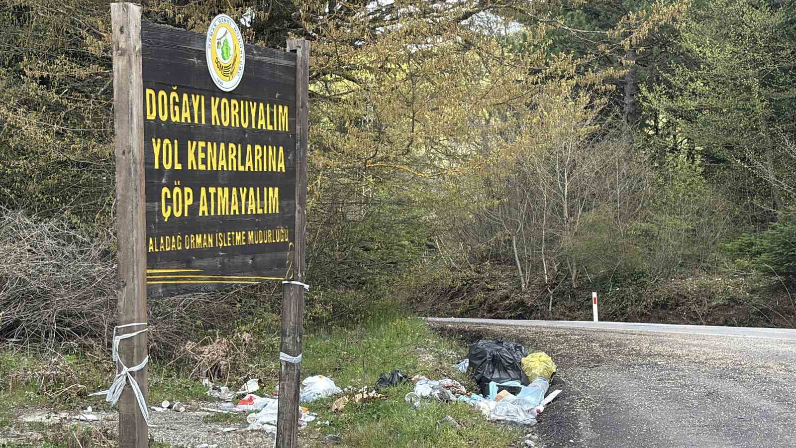 boluda pes dedirten goruntu cop atmayin tabelasinin altini cople doldurdular 1 tmAMrRmy
