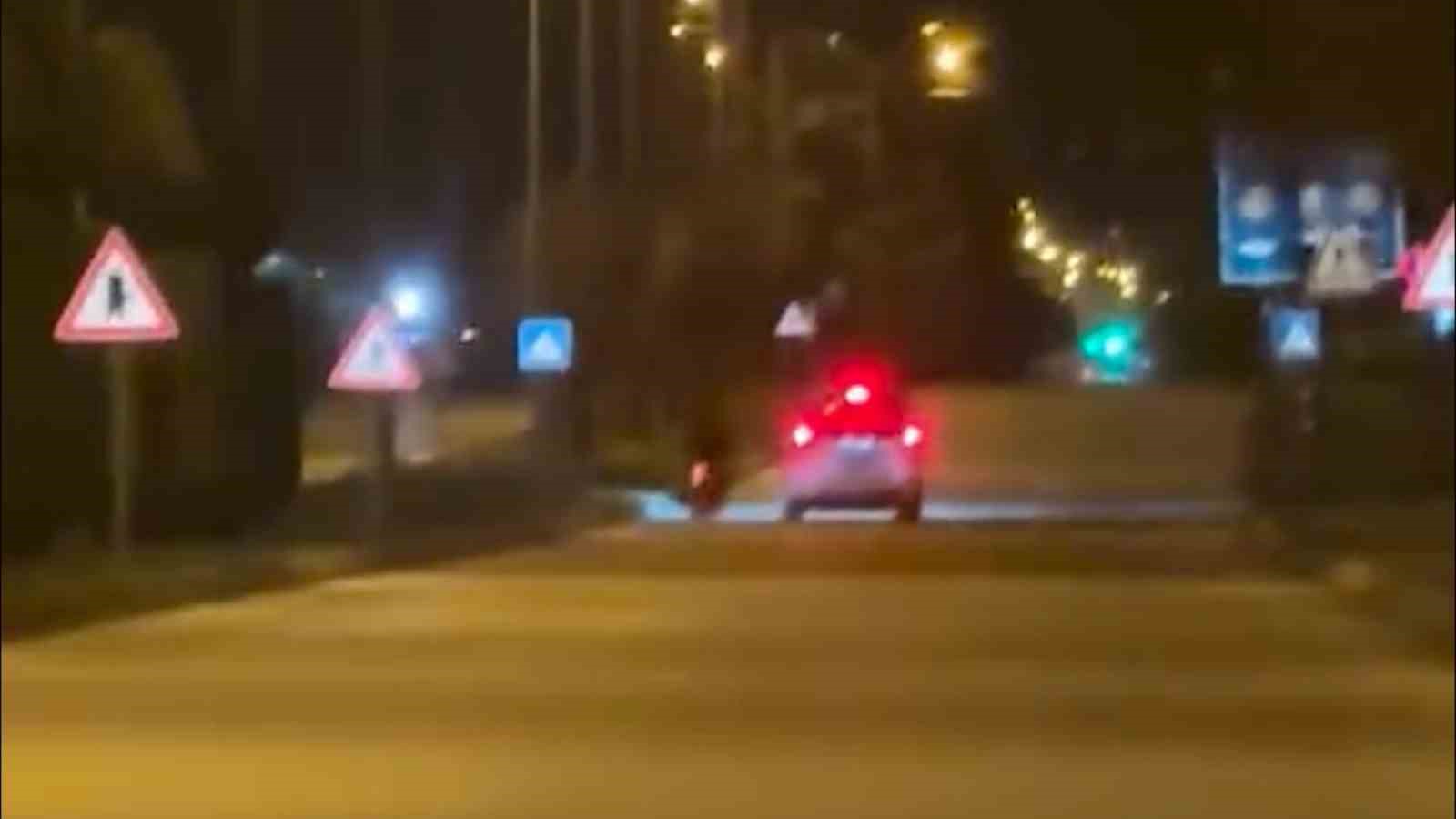 Bolu’da polisten kaçan plakasız motosikletlinin yakalanma anı kamerada 4 boluda polisten kacan plakasiz motosikletlinin yakalanma ani kamerada 0 qzUAcSpL