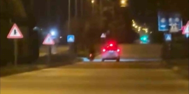 boluda-polisten-kacan-plakasiz-motosikletlinin-yakalanma-ani-kamerada-dh7hmKWx.jpg