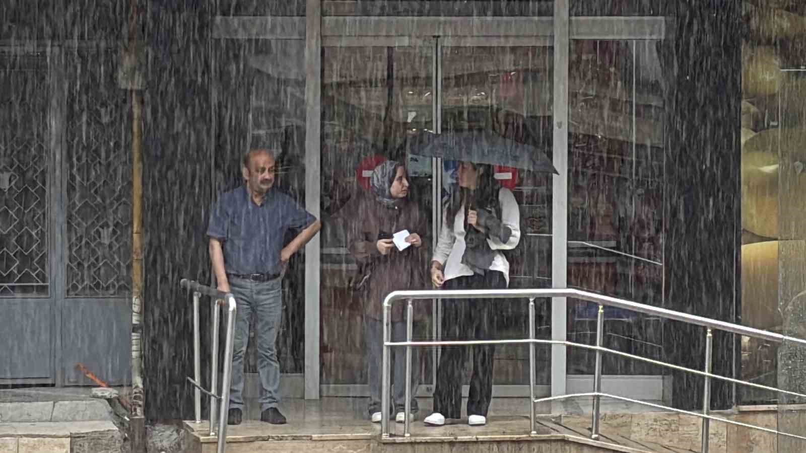Bolu’da sağanak hayatı olumsuz etkiliyor 5 boluda saganak hayati olumsuz etkiliyor 1 DSzqPaau