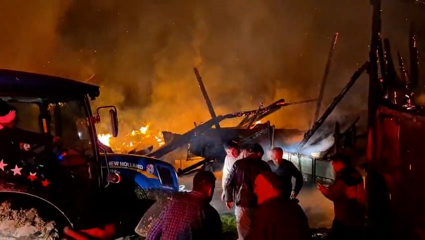 boluda samanliga yildirim dustu samanlik ve traktor alev alev yandi 1 3PFJ5hYg