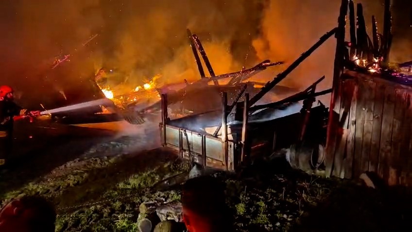 boluda samanliga yildirim dustu samanlik ve traktor alev alev yandi 3 9Q8b5qrm