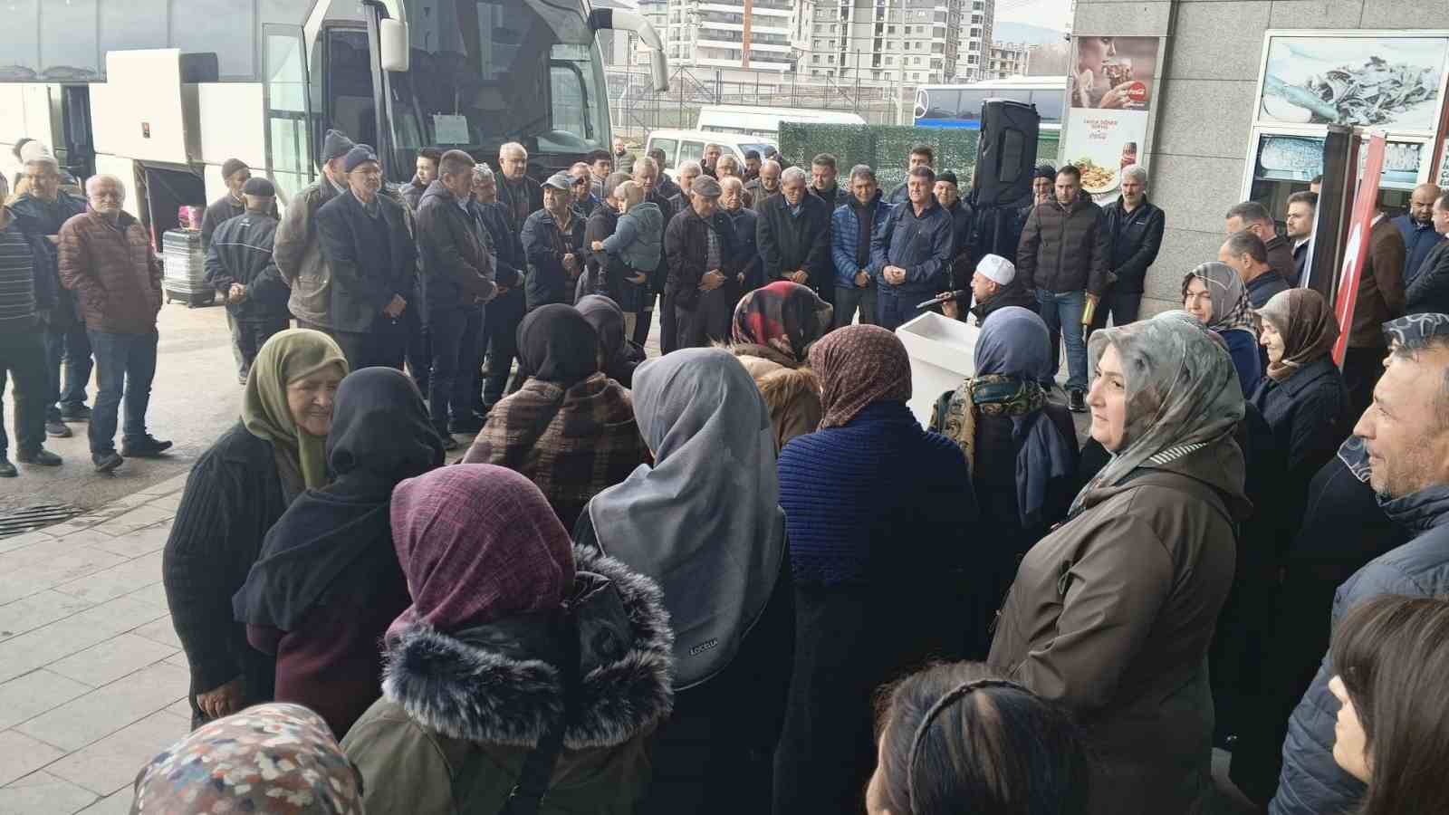 Bolu’da Şevval umresi için 25 kişilik kafile dualarla uğurlandı 4 boluda sevval umresi icin 25 kisilik kafile dualarla ugurlandi 0