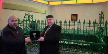 boluda-seyyid-ummi-kemal-turbesine-sakal-i-serif-bagislandi-eijZPYg4.jpg