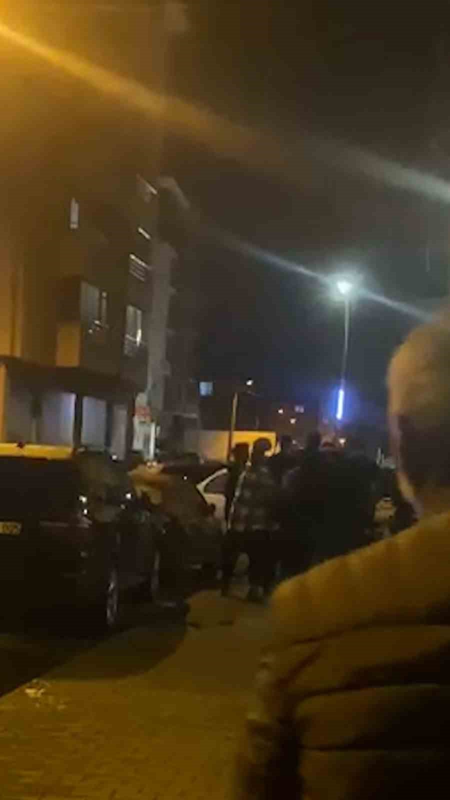 boluda sokak ortasinda kavga taraflar guclukle ayrildi 1