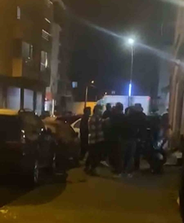 boluda-sokak-ortasinda-kavga-taraflar-guclukle-ayrildi-j2eGHrde.jpg