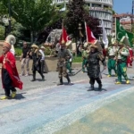 boluda-sunnet-soleni-coskusu-izzet-baysal-caddesinde-mehterli-yuruyus-YkHgmZeH.jpg