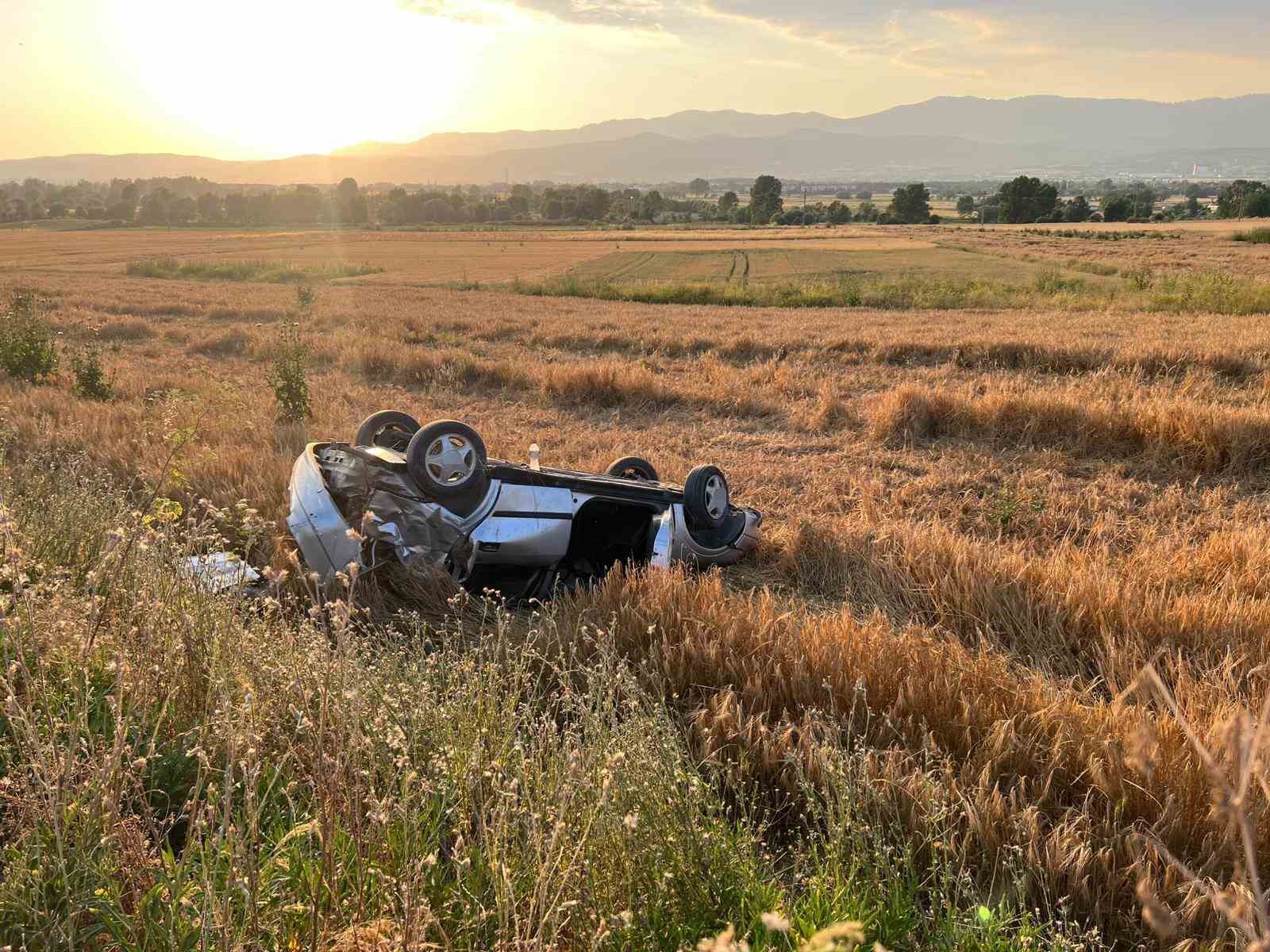boluda tarlaya ucan otomobil hurdaya dondu surucu kayiplara karisti 0 8AURvctR