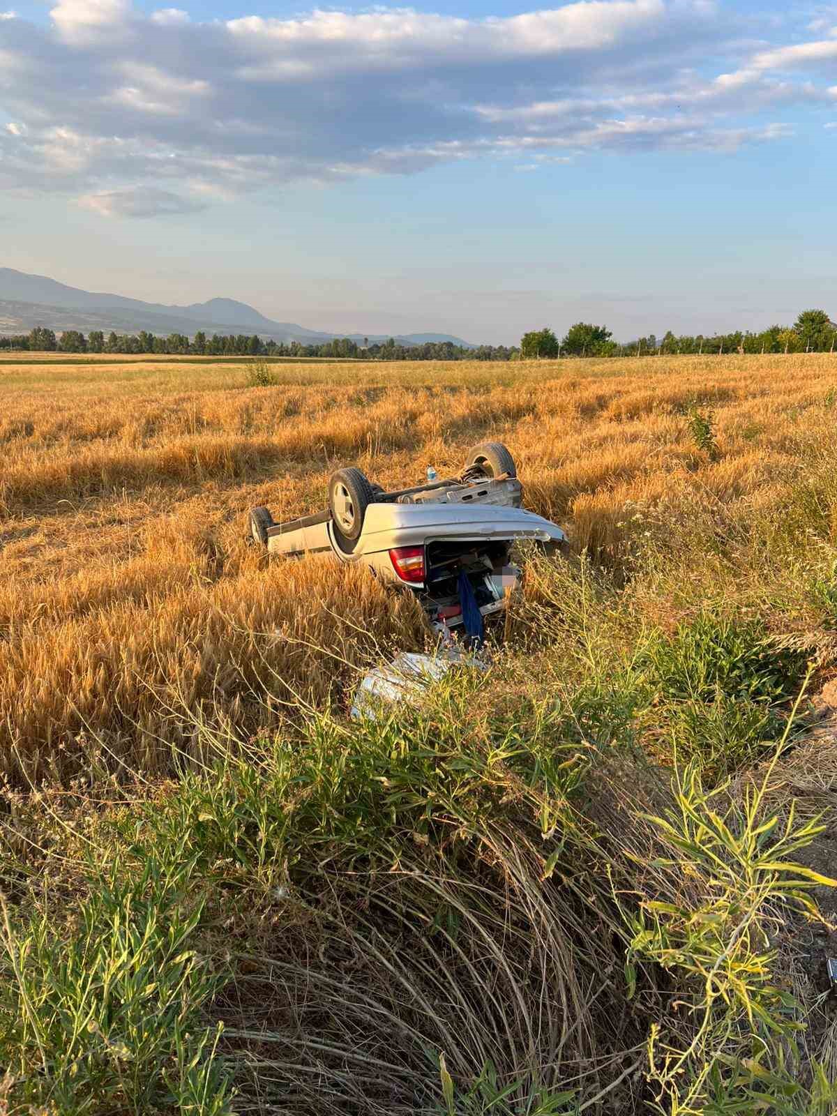 boluda tarlaya ucan otomobil hurdaya dondu surucu kayiplara karisti 2
