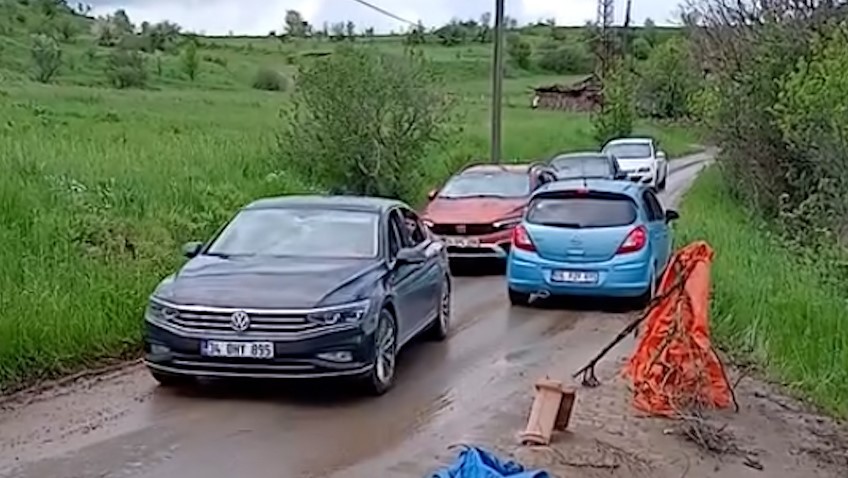 Bolu’da tatilciler köy yollarında yoğunluğa sebep oldu 5 boluda tatilciler koy yollarinda yogunluga sebep oldu 1 XKMy5KJ7