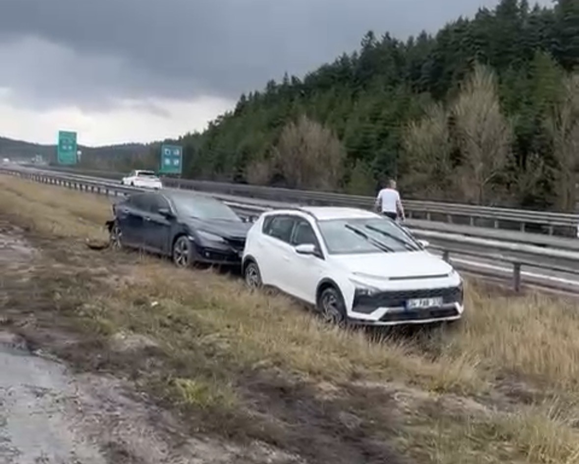 boluda tem otoyolunda 10 aracli zincirleme kaza 6 yarali 0 jOWMESXn