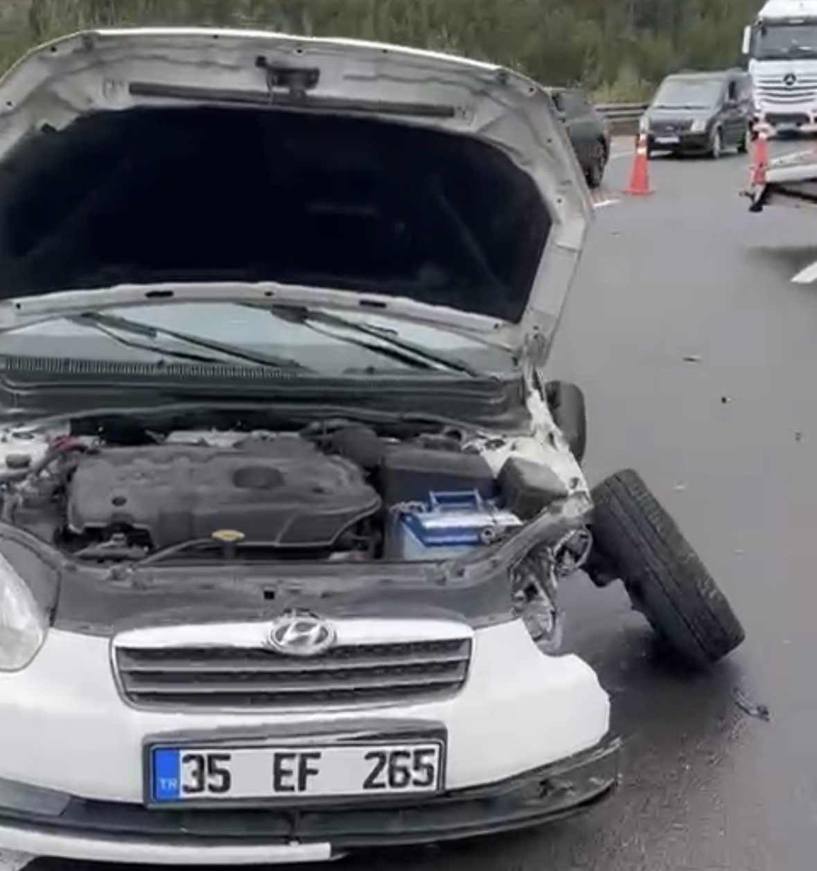 boluda tem otoyolunda 10 aracli zincirleme kaza 6 yarali 3 8bzz9l8s