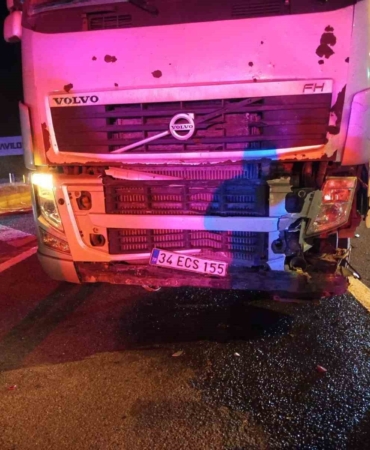 boluda-tirin-carptigi-otomobil-kagit-gibi-ezildi-3-yarali-AeBsj4RV.jpg