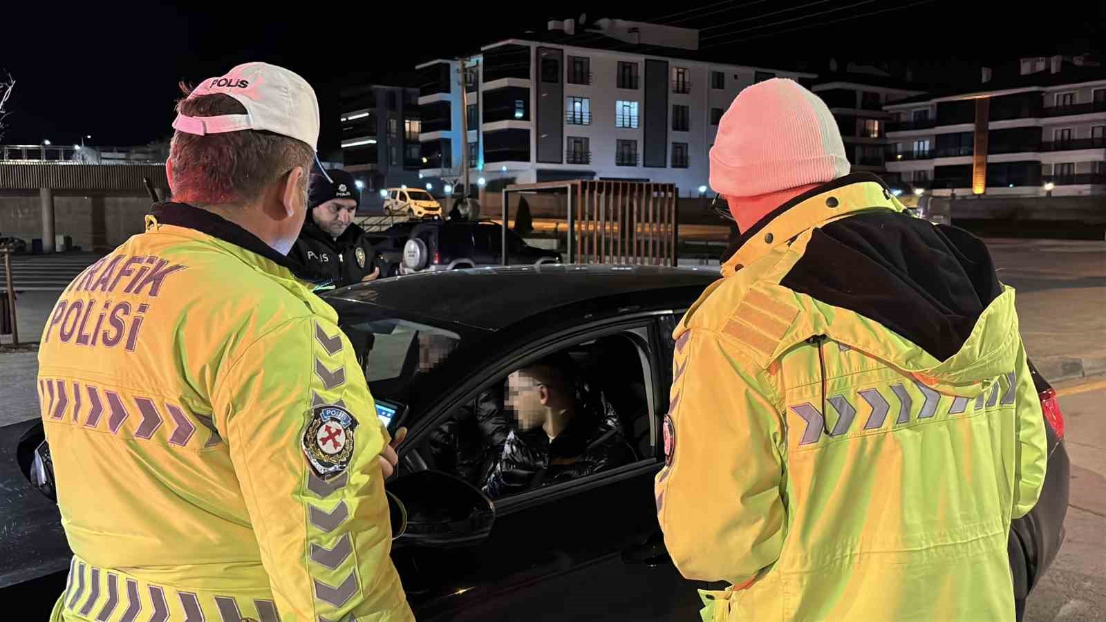 Bolu’da trafik denetimlerinde 4 bin 546 sürücüye ceza kesildi 4 boluda trafik denetimlerinde 4 bin 546 surucuye ceza kesildi 0 NshXbeRI