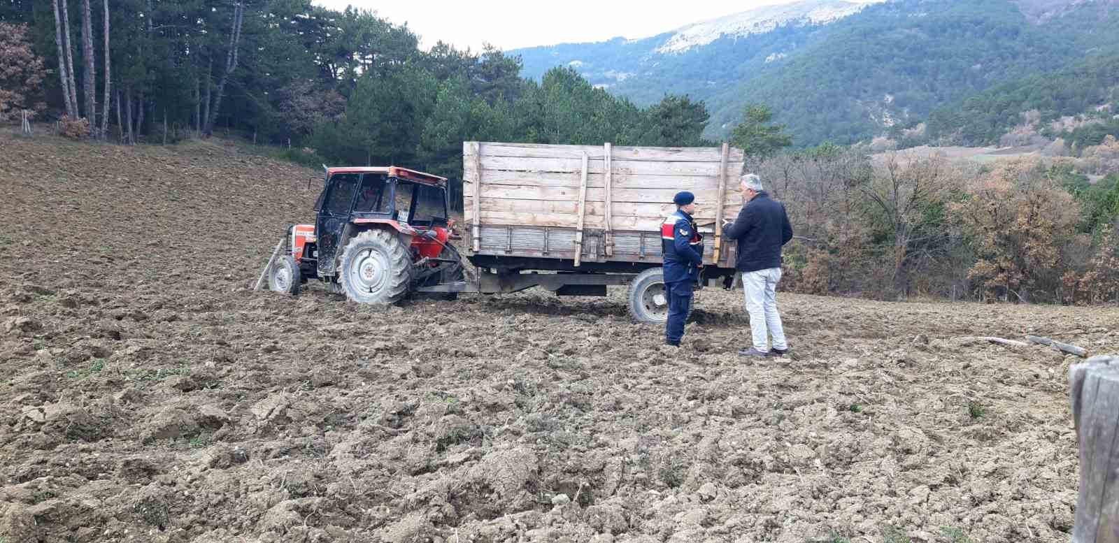 boluda traktor devrildi 1 olu 1 yarali 3 IJRCKe81