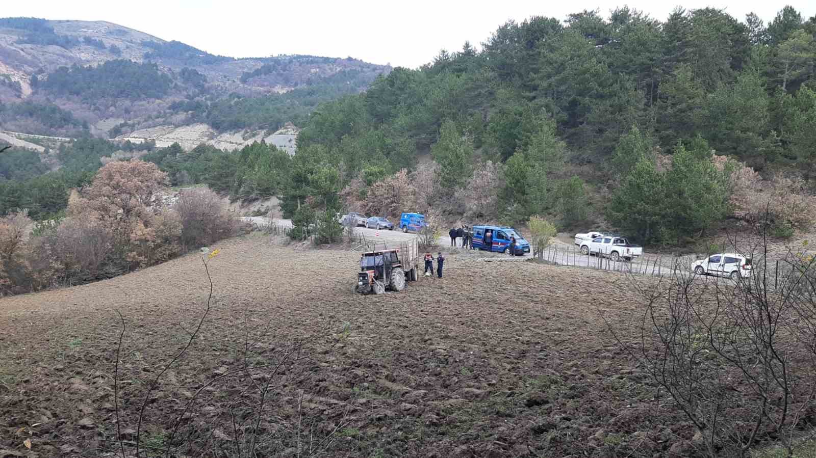 boluda traktor devrildi 1 olu 1 yarali 5 9s6UmLWJ