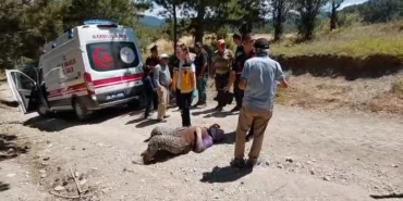 boluda-traktorden-dusen-2-kisi-yaralandi-rm1FBTW5.jpg