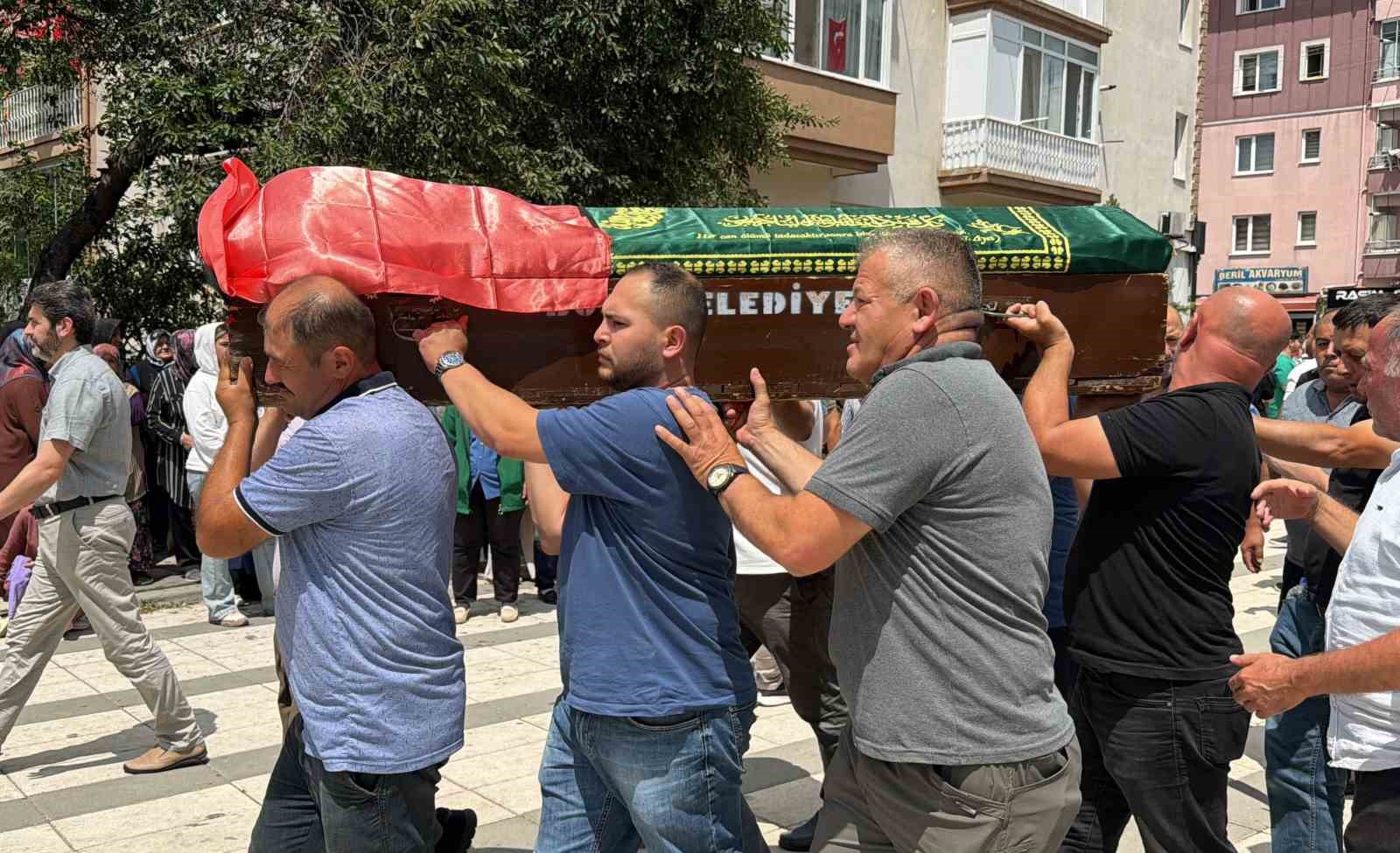 boluda ucuruma yuvarlanan cipte hayatini kaybeden iki sevgili son yolculuklarina ugurlandi 11 Cetkn4az